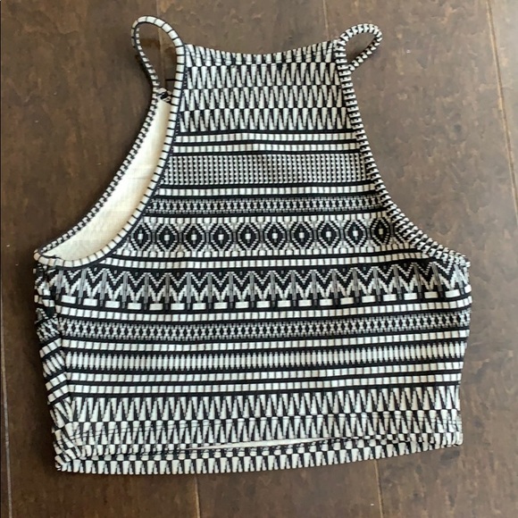 XS Crop Top - Picture 2 of 2